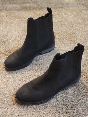 Black Chelsea Work Boots - Sleek Slip-On Style